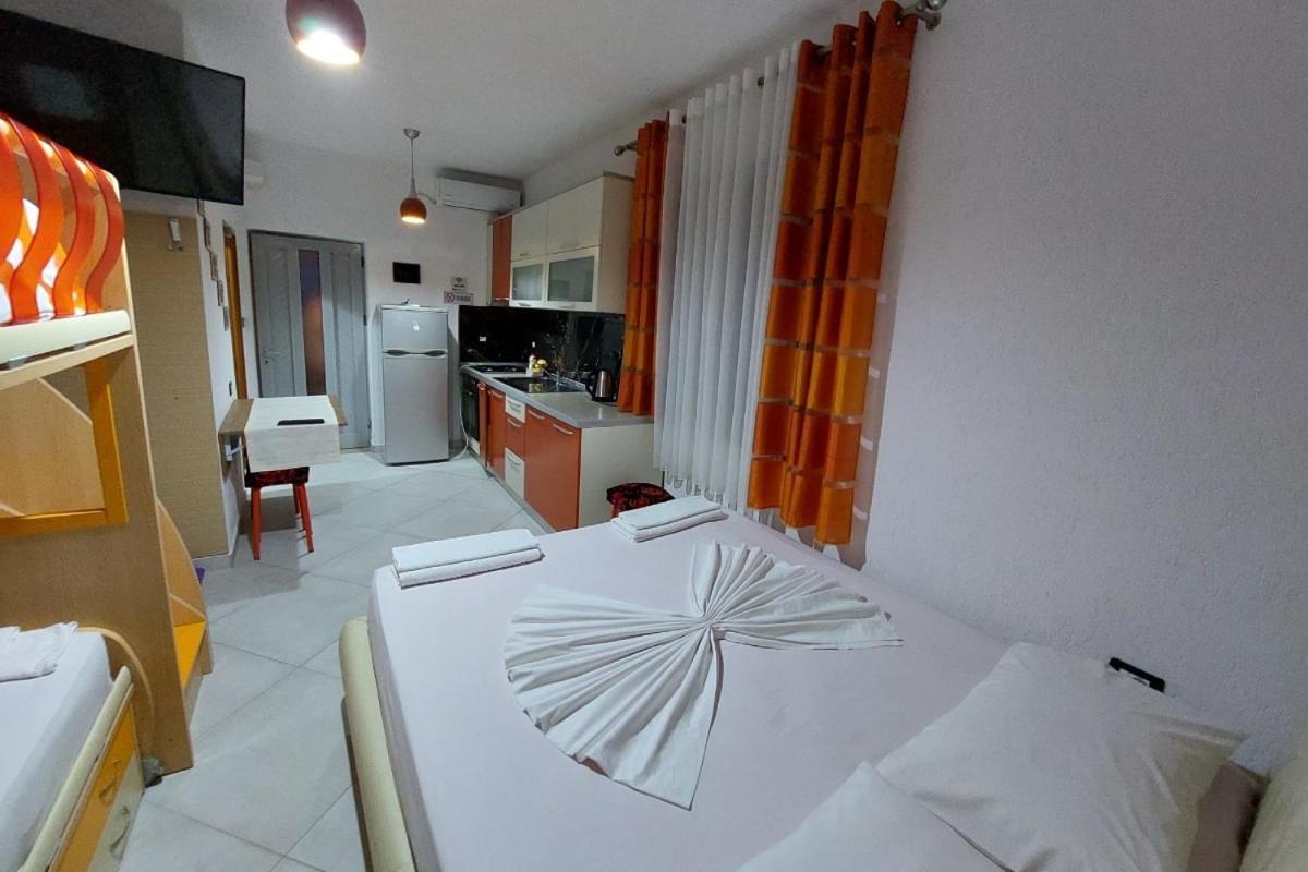 Villa Heljos Apartaments Vlore Exterior photo