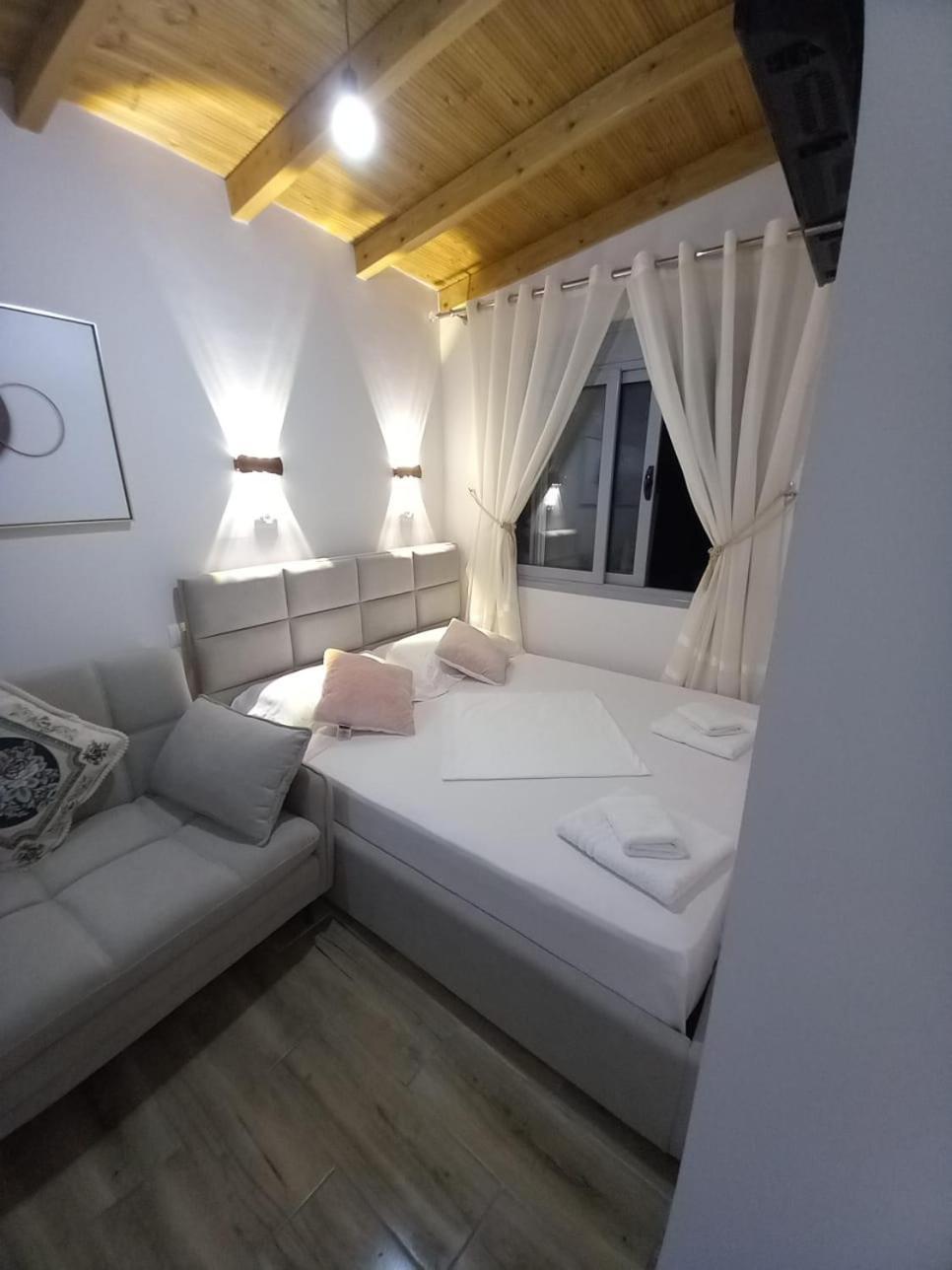 Villa Heljos Apartaments Vlore Exterior photo