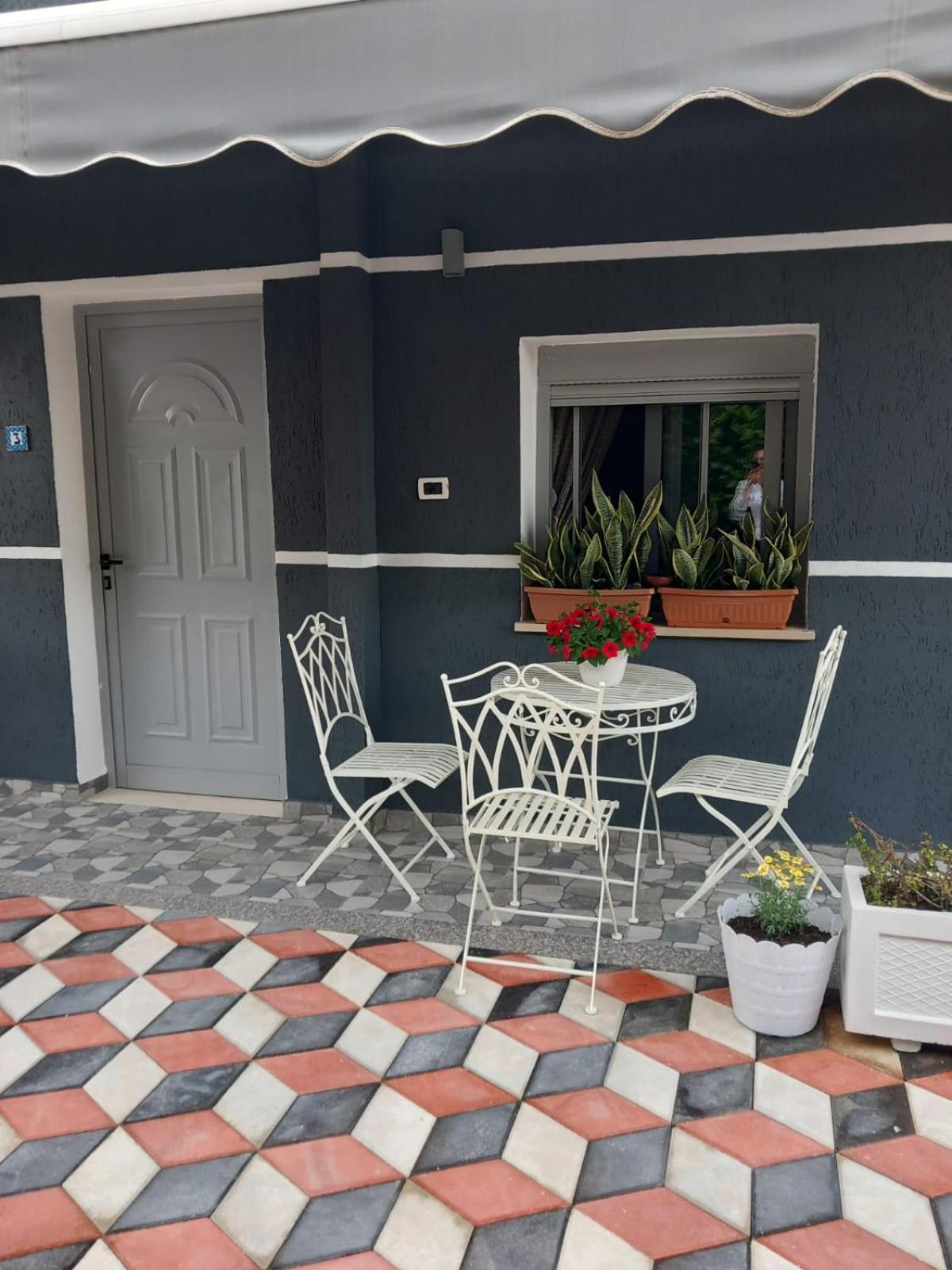 Villa Heljos Apartaments Vlore Exterior photo